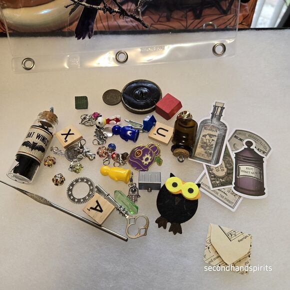 My Pretties Raven Crow Assemblage Art Crafting Lot Vintage Buttons Charms Lot A - Picture 4 of 5